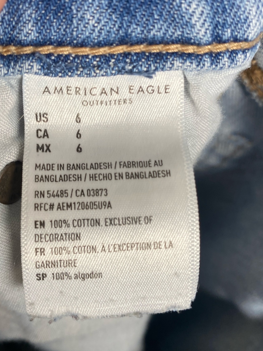 American Eagle 90โs Boyfriend Distressed Denim Shorts 6โ Inseam - Picture 3 of 7